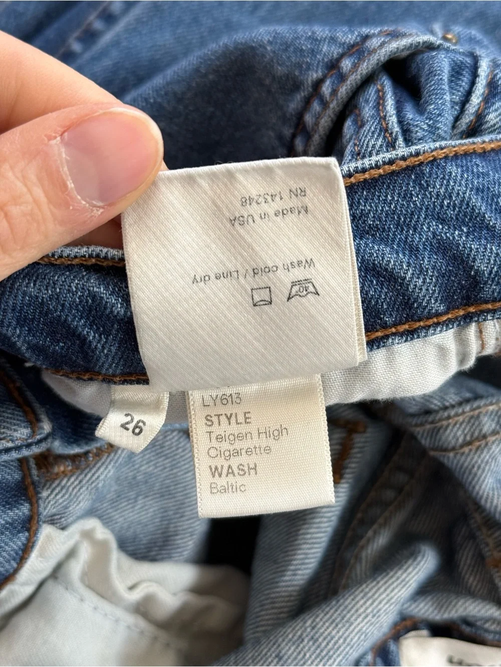 Reformation high rise straight leg jeans in Baltic wash (26) - made in USA - Picture 6 of 9